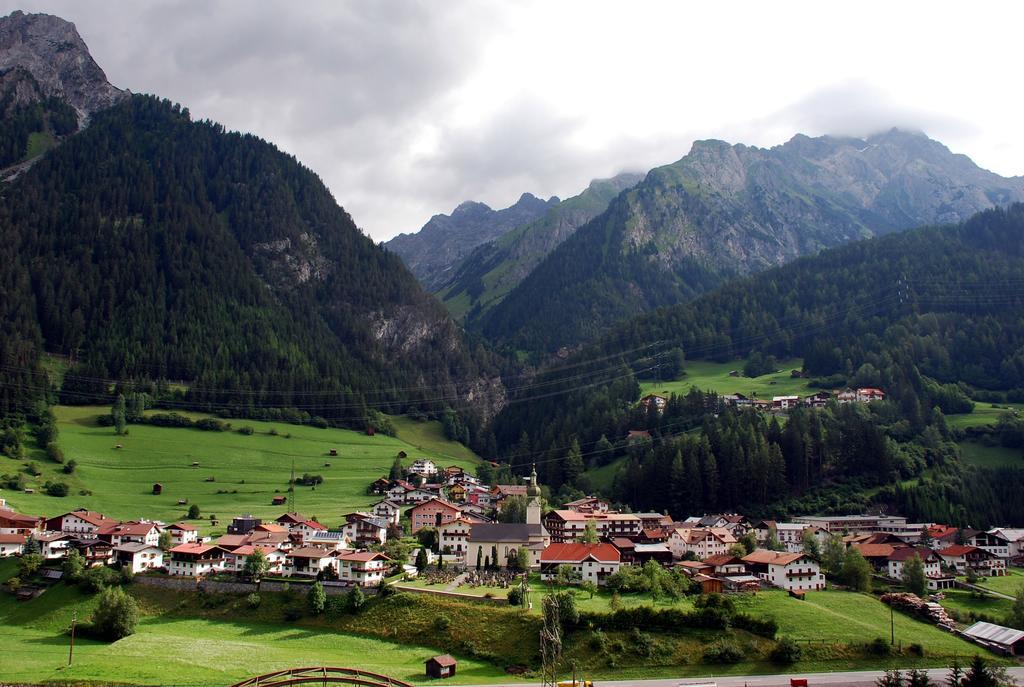 Hotel Haus Dorfschmied Flirsch Exteriér fotografie